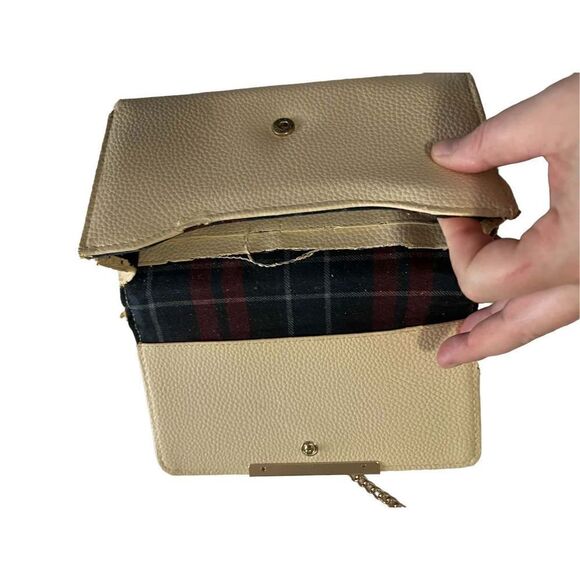 Cream colored clutch with gold chain and detail decent condition VERSaTiLe! - Picture 2 of 3